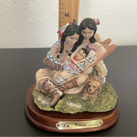 Vintage Native American Family with Dog. Made of Resin, Hand Painted. - Picture 3 of 5